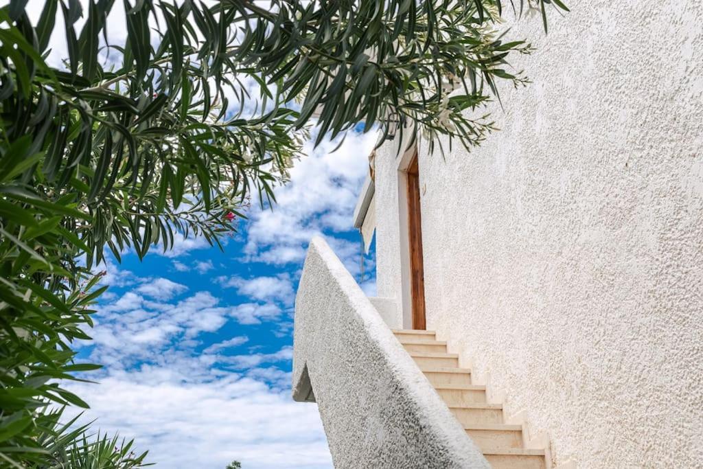 Seaside Escape Apartment Saronida Esterno foto